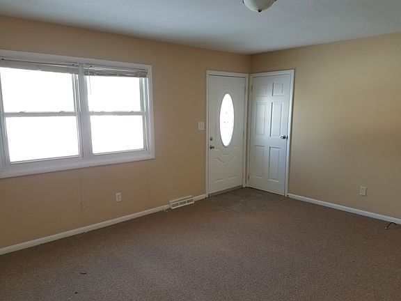 3rd image of 1704 Campeau St