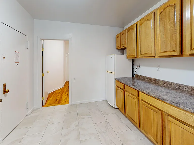 220 E 89th St #15 — Photo 6