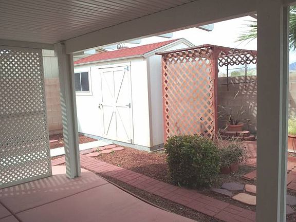 BACKYARD W/SHED