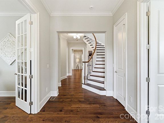 5th image of 3097 Sherman Dr