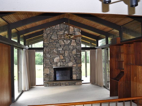 5th image of 105 Glenwood Dr