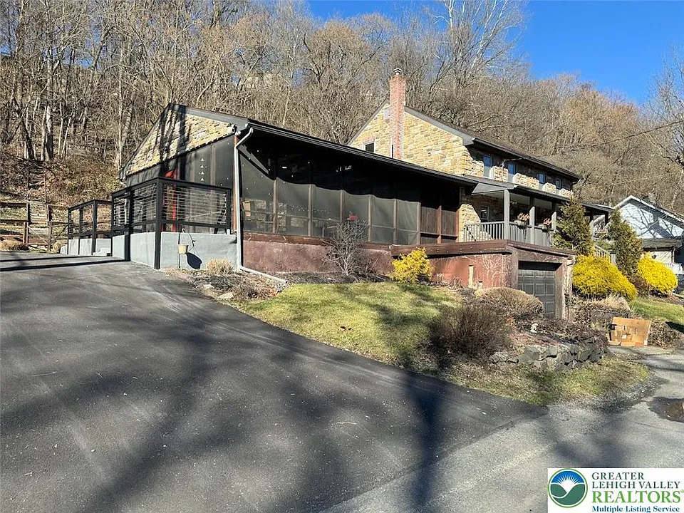 312 Lehigh Dr