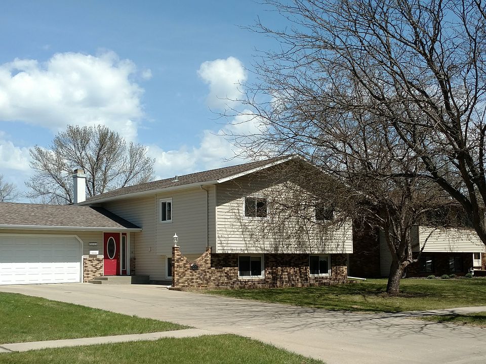 1st image of 814 6th Ave E