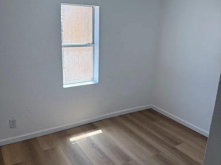 839 Apache Ave NW — Photo 10