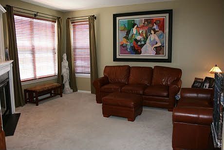 Family room (w/gas fireplace)