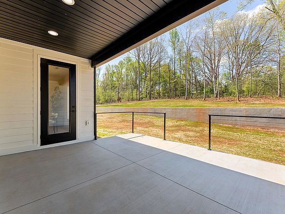 5th image of 651 Narrow Cir