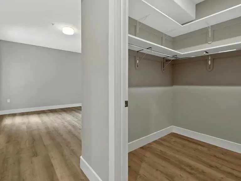 4237 Bergen Tpke — Photo 9