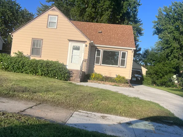 1302 McMillan St, Worthington, MN 56187