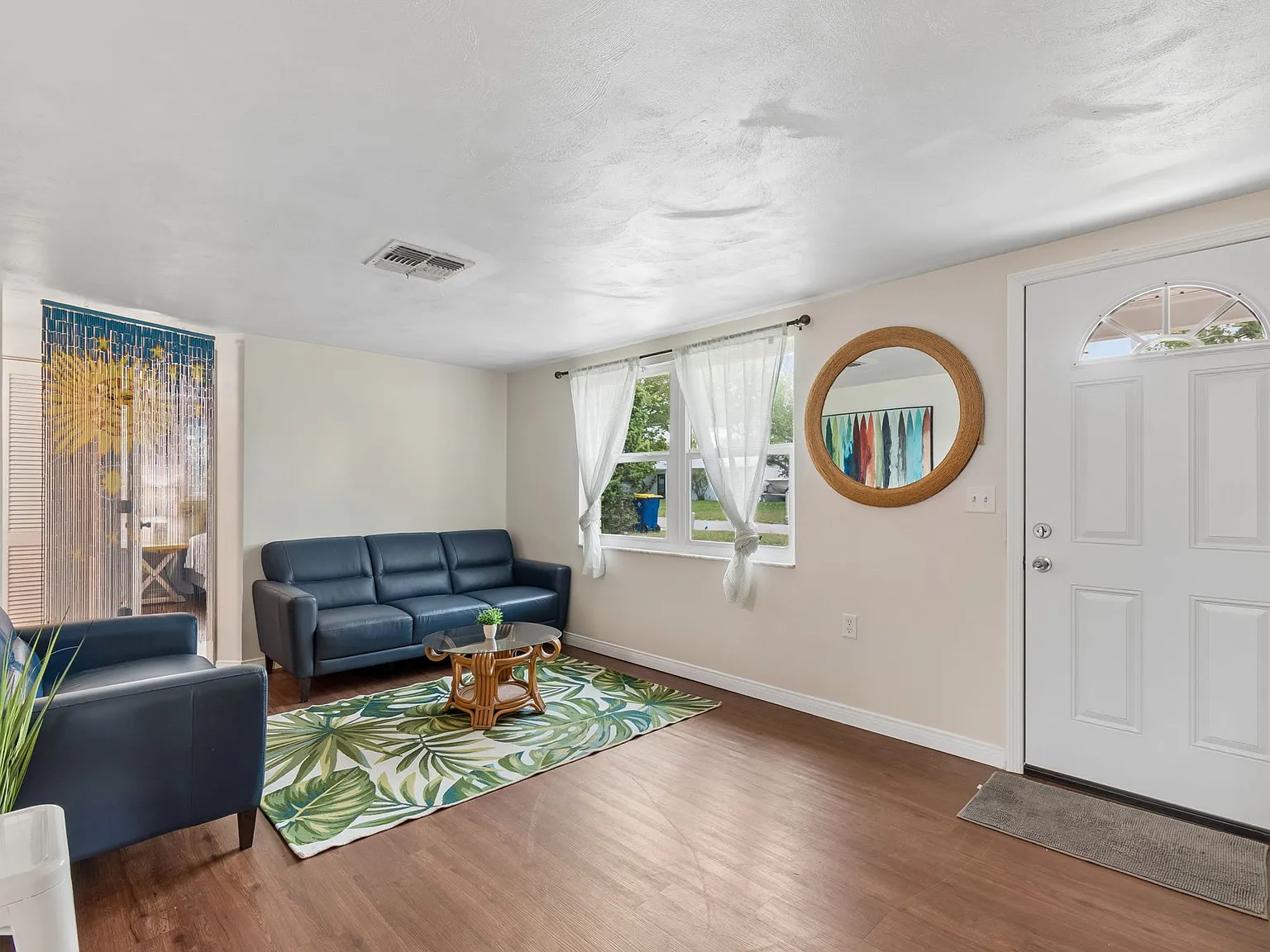 3 bed, 1200 sqft, $1,800 — Photo 4