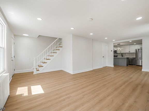 2nd image of 171 20Th Ave