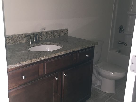 4th image of 229 Whispering Creek Ave