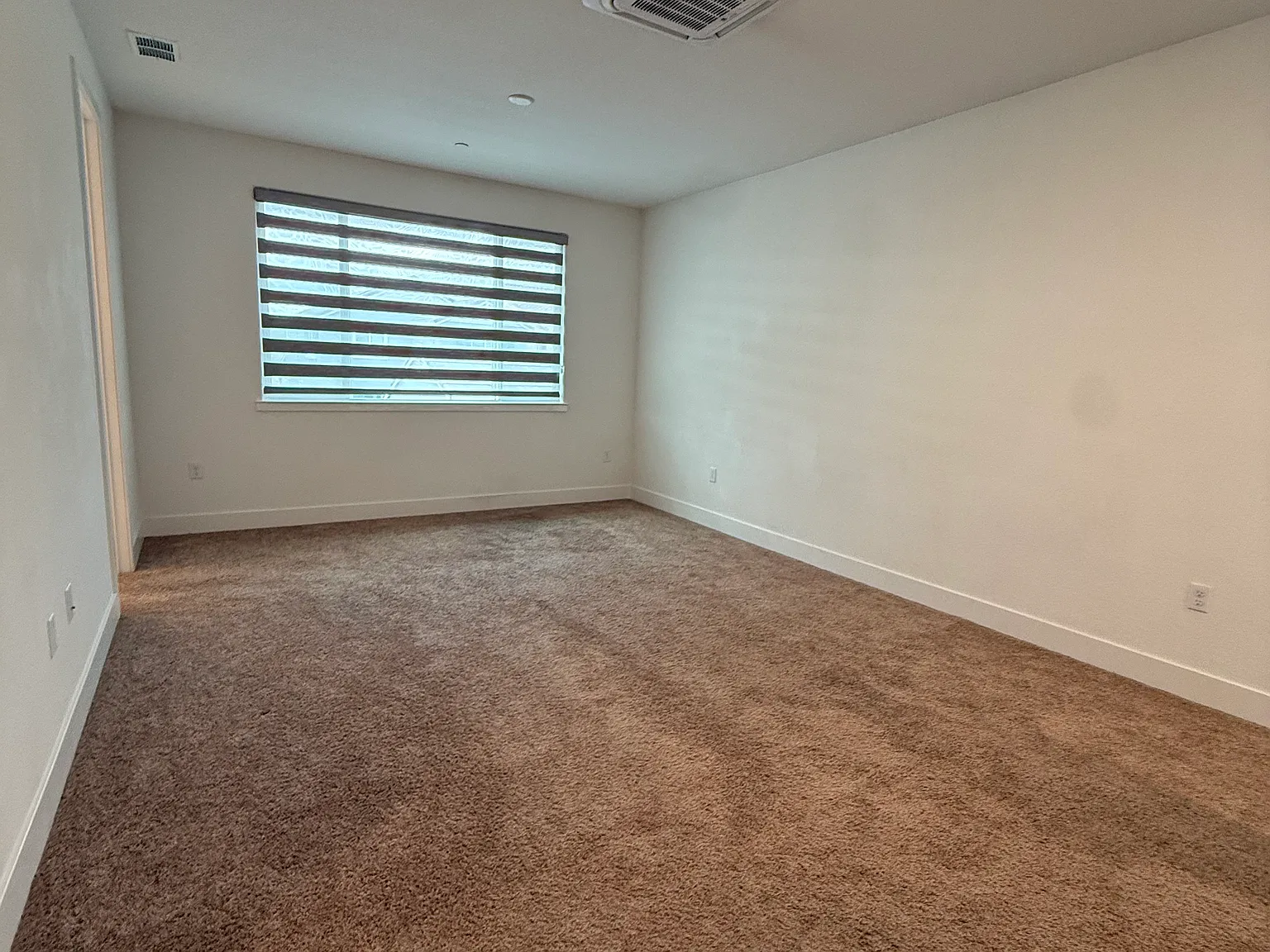 Studio, 550 sqft, $1,600 — Photo 4