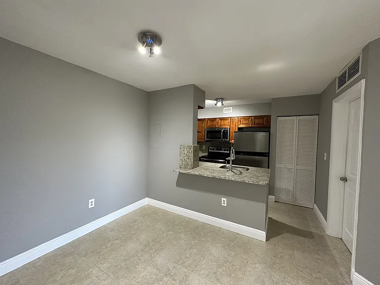 2841 N Oakland Forest Dr #207 — Photo 4