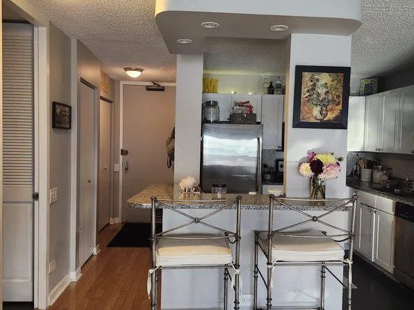 30 E Huron St, Chicago, IL