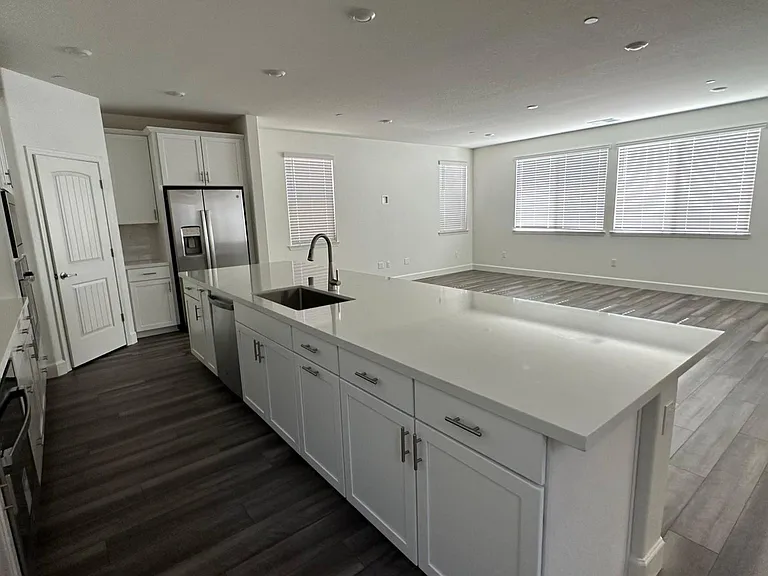 549 Knightsbridge Ct — Photo 8