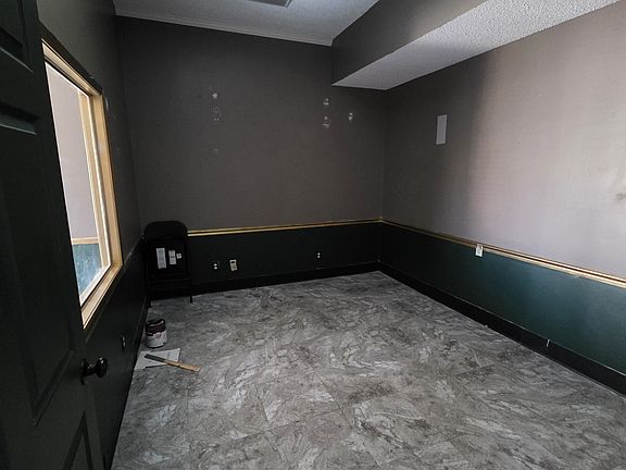 4th image of 905 W 6th St #1