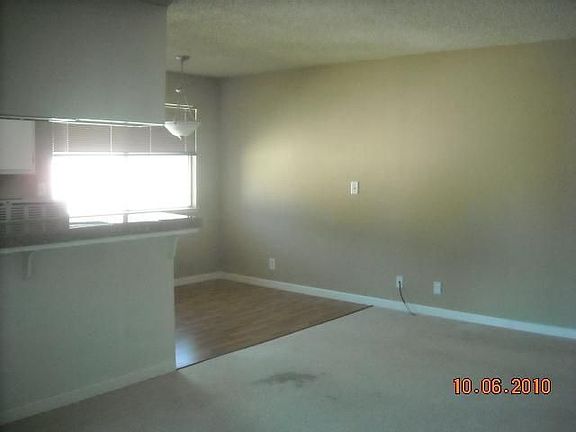 3rd image of 305 N 2nd St APT 4