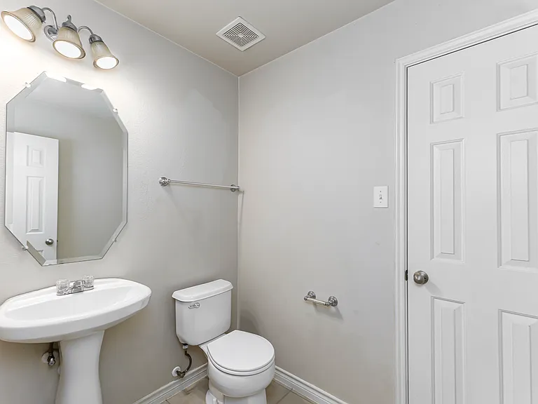 5946 Harbor Glen Dr — Photo 6