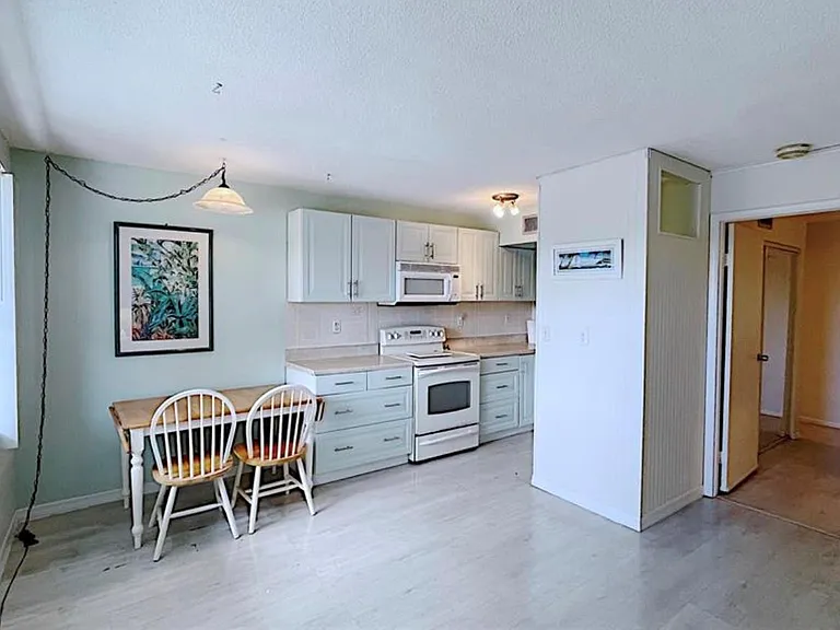 1200 Colonnades Dr #208 — Photo 12