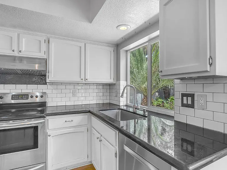 3932 W Rene Dr — Photo 7