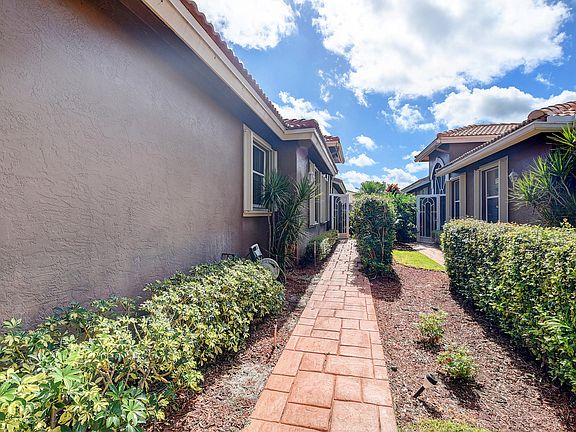 3rd image of 5648 Emerald Cay Terrace