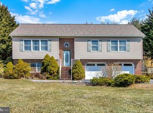 40 Kenlee Cir, Hanover, PA 17331