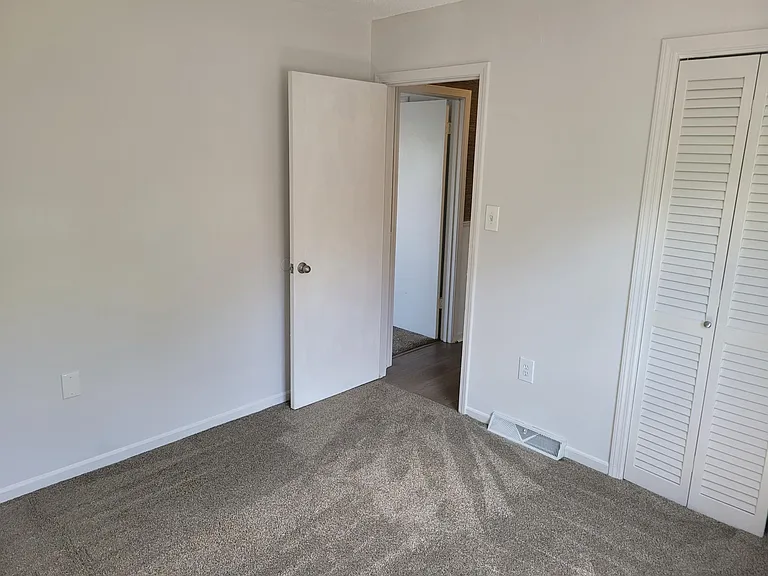 10 Poinsett Ave #D — Photo 12