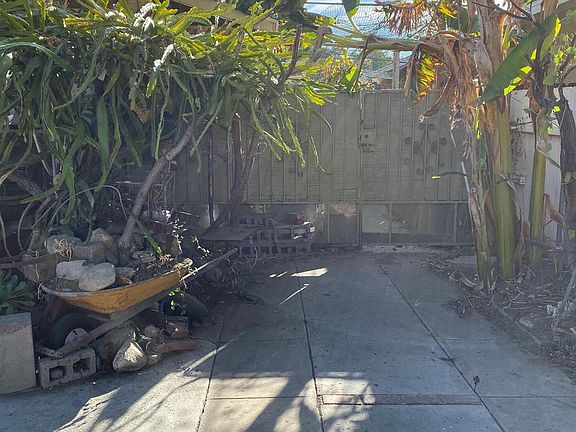 3rd image of 2060 Yosemite Dr