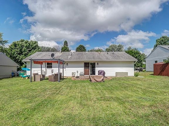 2nd image of 924 Greenheart Dr
