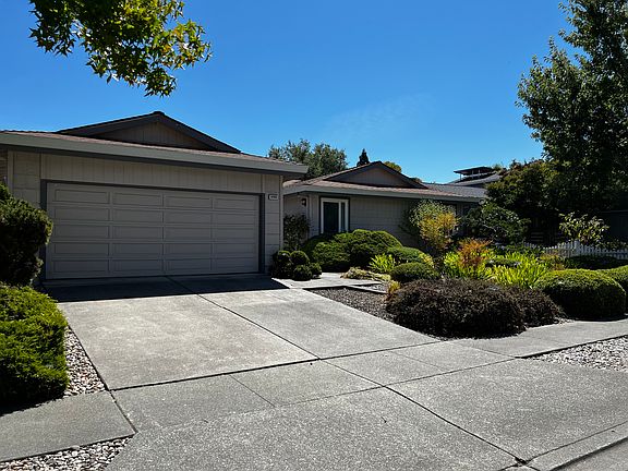 4th image of 1086 Westview Dr