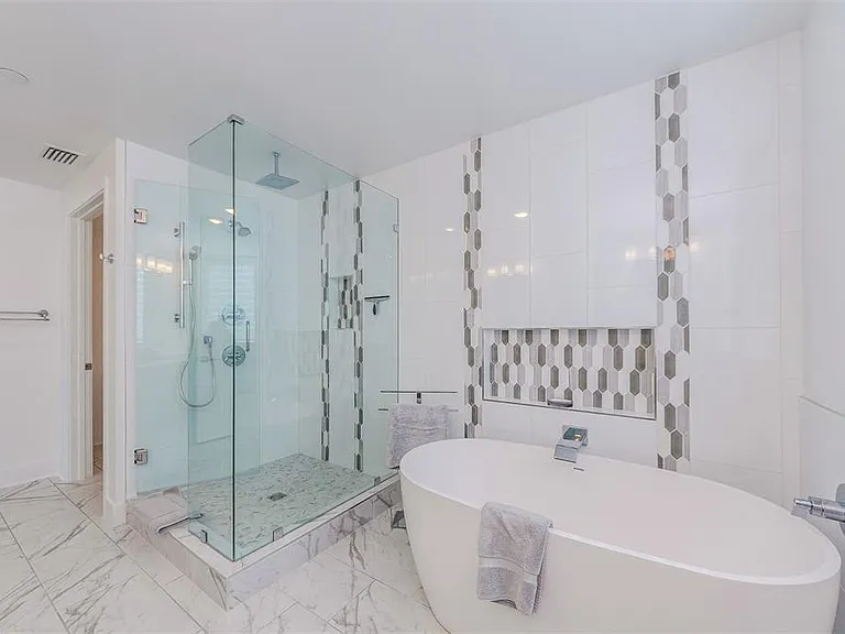 15 Avalon St #401 — Photo 19