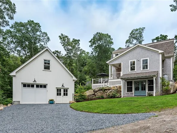 39 Stone Church Rd, Little Compton, RI 02837
