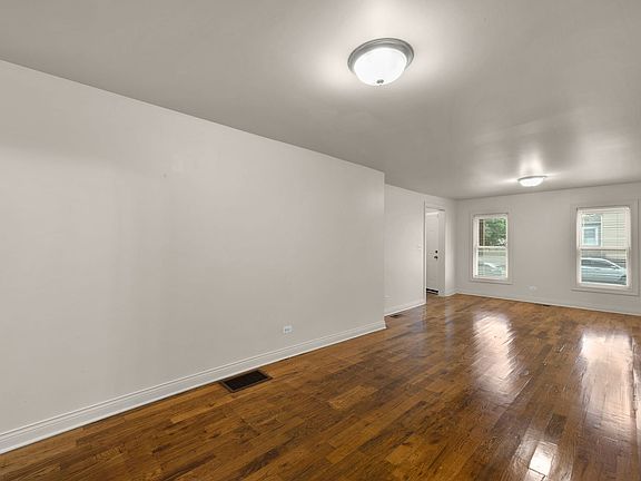 4th image of 740 N Leclaire Ave