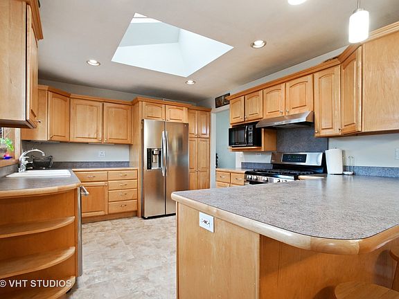 4th image of 866 E Zinnia Ln