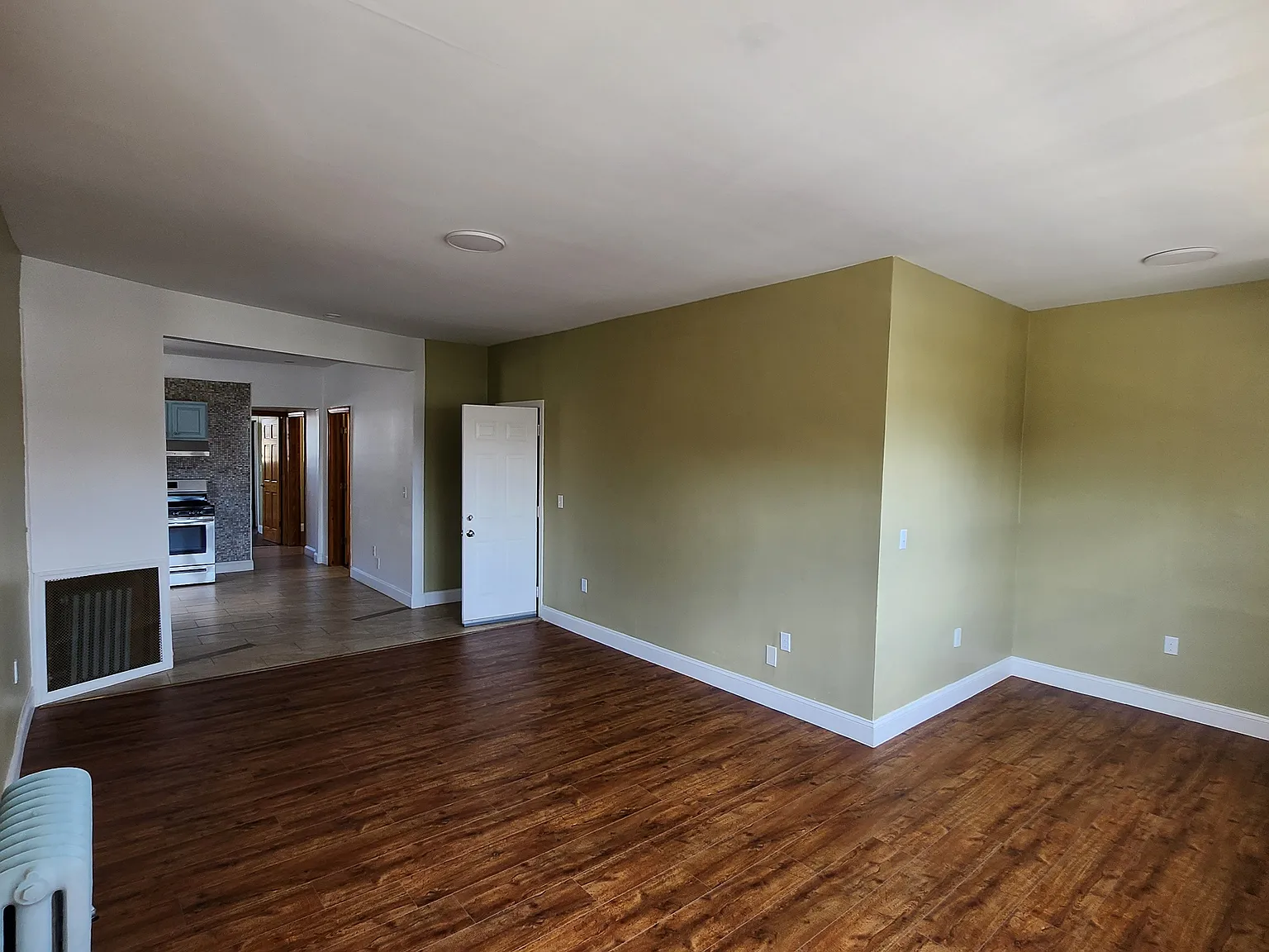 4 bed, $3,500 — Photo 4