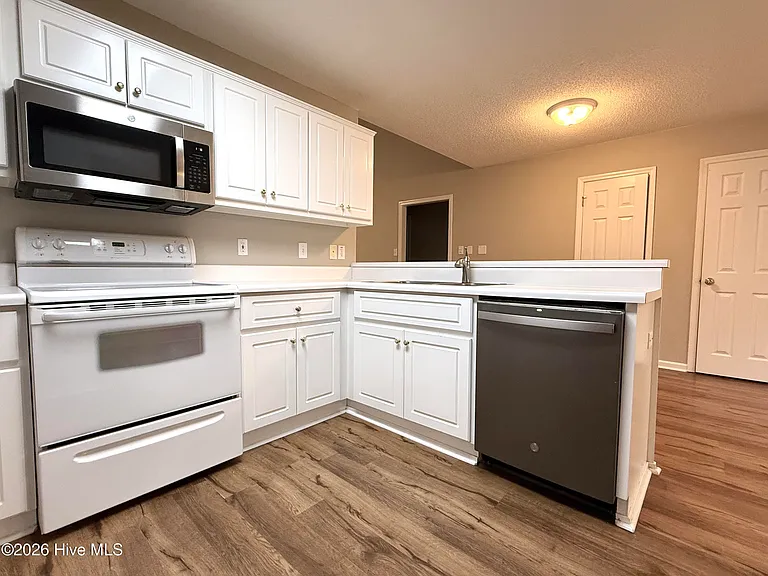 453 Connemara Trl — Photo 5