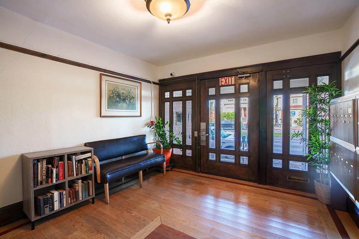 Lobby - California Apartments