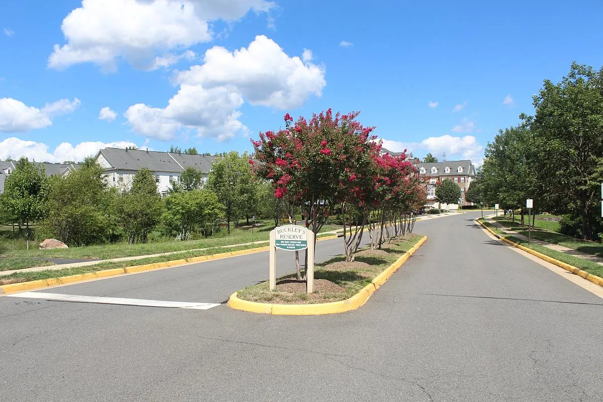3 bed, 3.5 bath, 2880 sqft, $3,750 — Photo 1