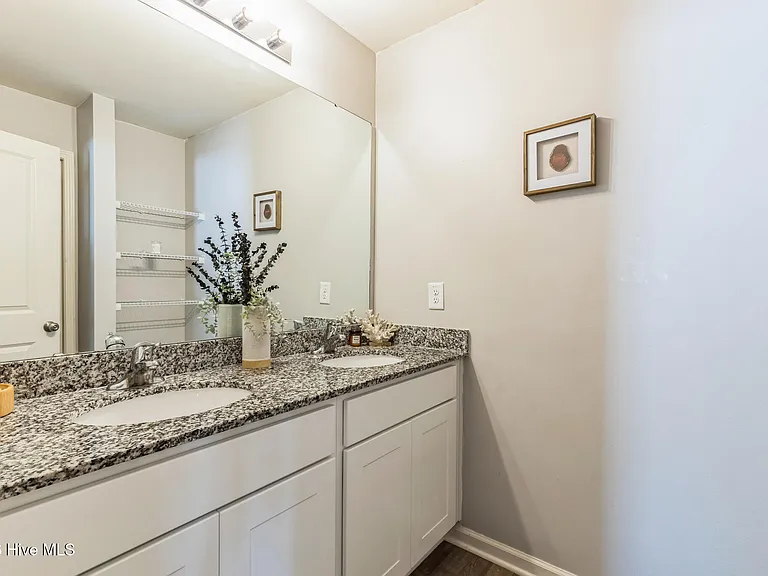 1253 Manor Dr — Photo 23