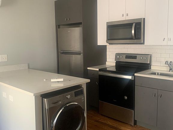 2nd image of 4627 S Drexel Blvd #303