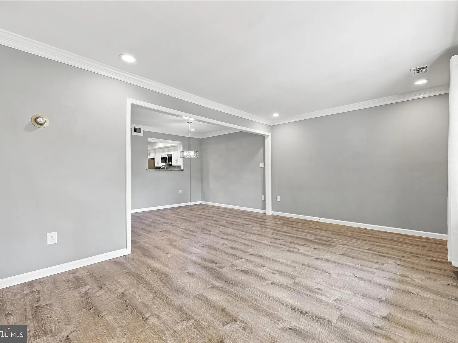 3 bed, 2.5 bath, 1500 sqft, $3,050 — Photo 4