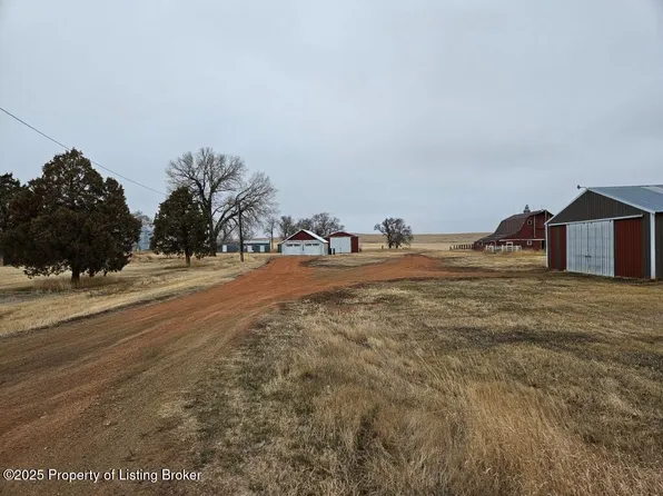 7745 26th St, Hebron, ND 58638