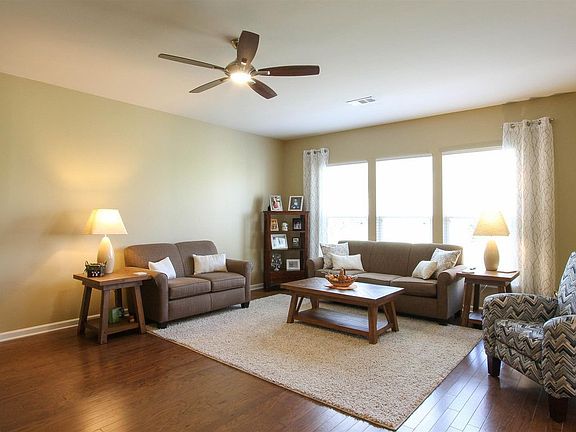 4th image of 264 Rock Castle Dr