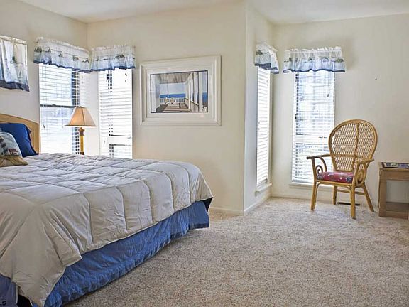 2nd image of 800 E 9th St APT 205