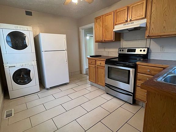 5th image of 211 1/2 Myrtle Ave