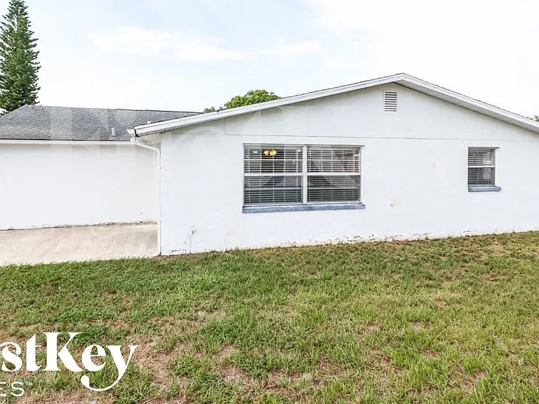 7124 Cay Dr — Photo 15