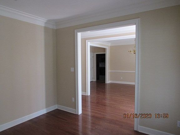 4th image of 106 Worthington Pl