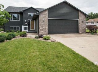 5216 S Glenview Rd, Sioux Falls, SD 57108