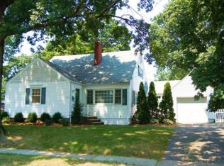 72 Pinelynn Rd, Glen Rock, NJ 07452