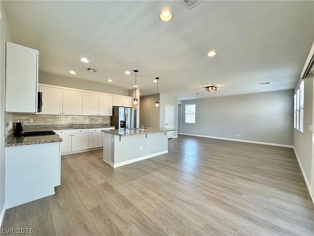 4 bed, 3.0 bath, 2585 sqft, $2,695 — Photo 2